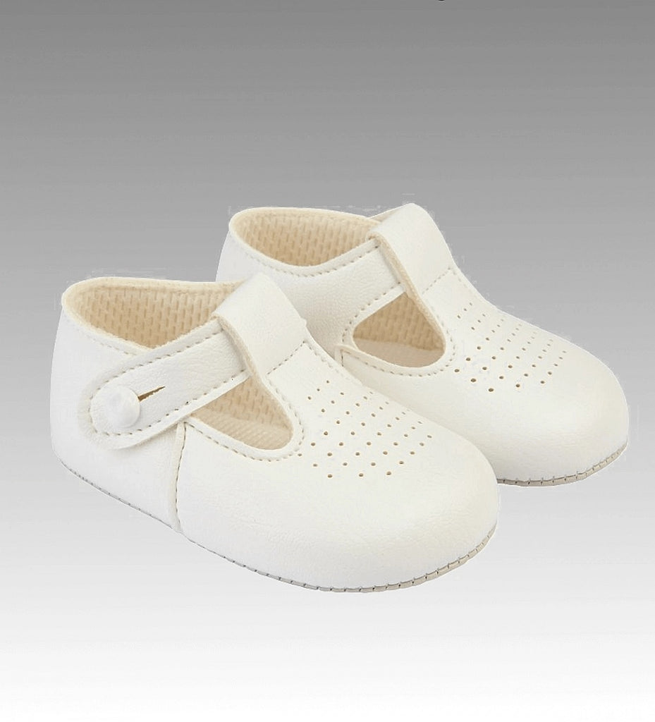 Baby strap shoes