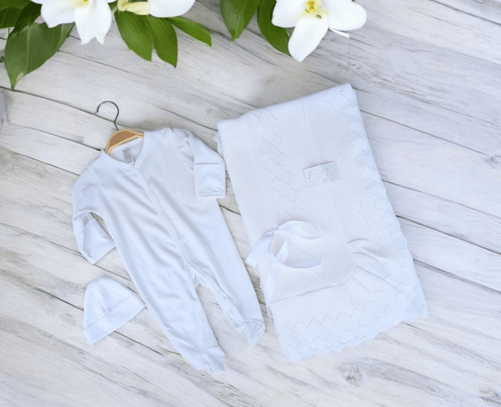 Luxury White Newborn Gift Set – Blanket, Baby Grow & Hat (3 Piece)