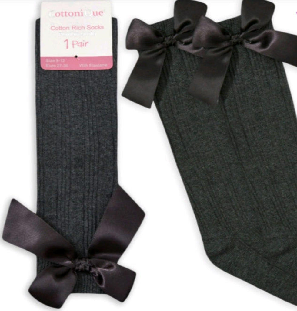 Grey bow socks